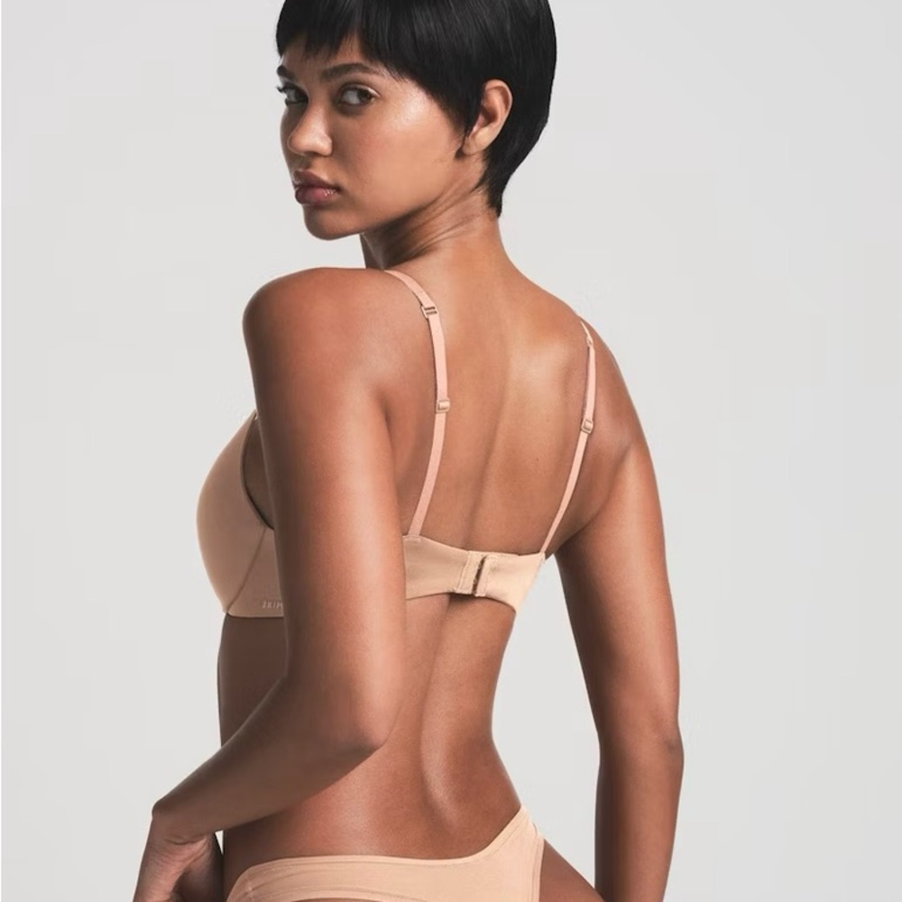 SKIMS Soft Pink Seamless Bra - Picture 2 of 3